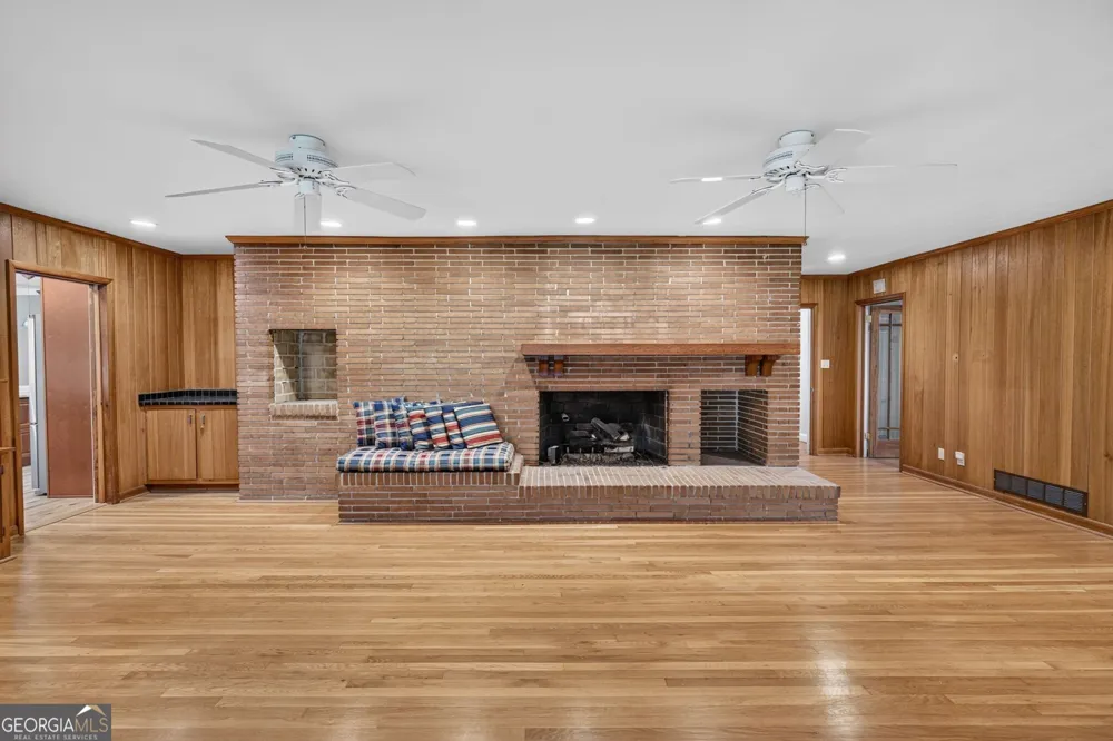 5274 Powers Ferry RD NW Sandy Springs, GA 30327