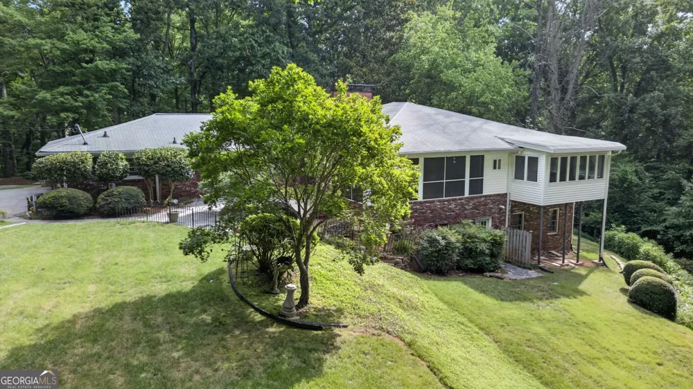 5274 Powers Ferry RD NW Sandy Springs, GA 30327