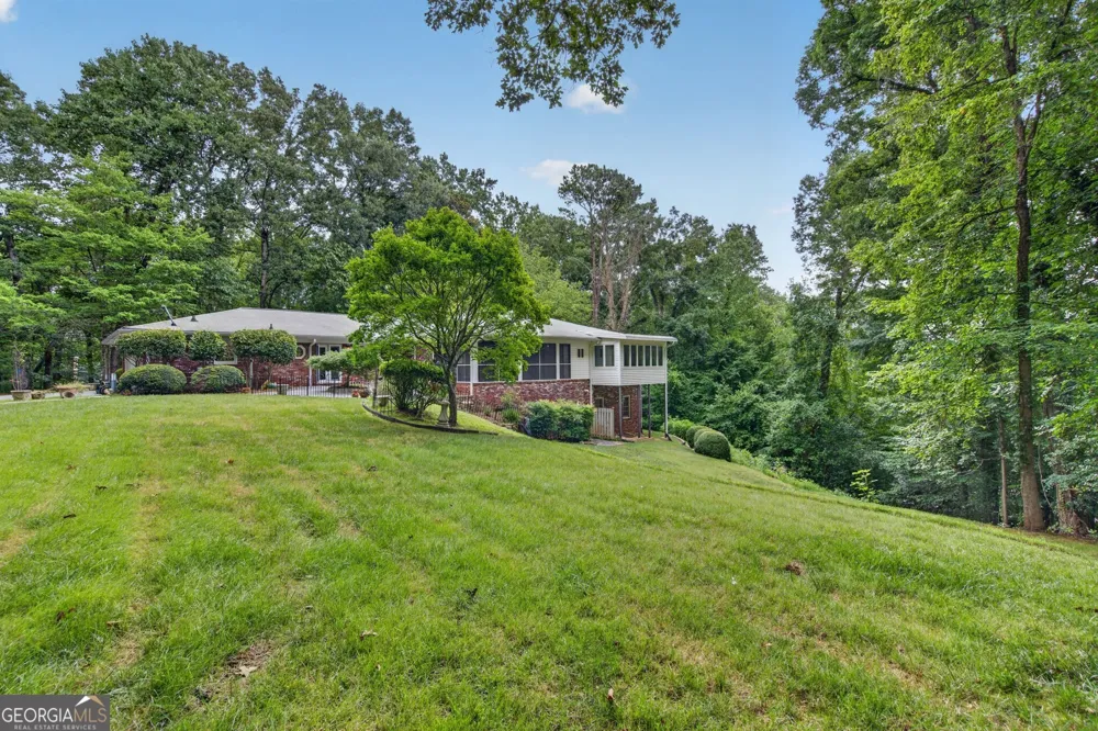 5274 Powers Ferry RD NW Sandy Springs, GA 30327