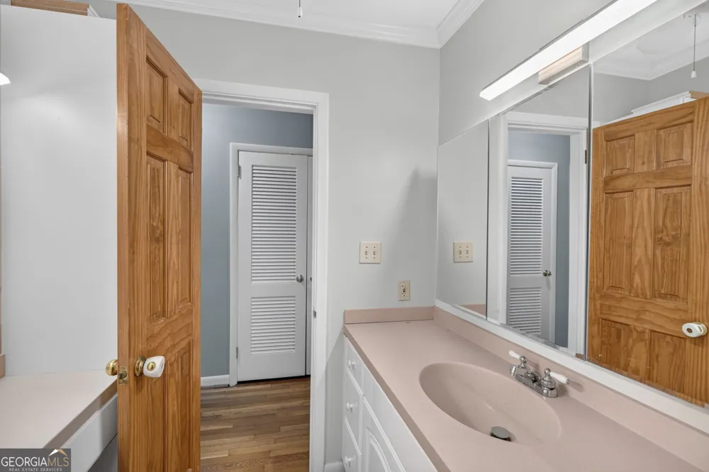 5274 Powers Ferry RD NW Sandy Springs, GA 30327