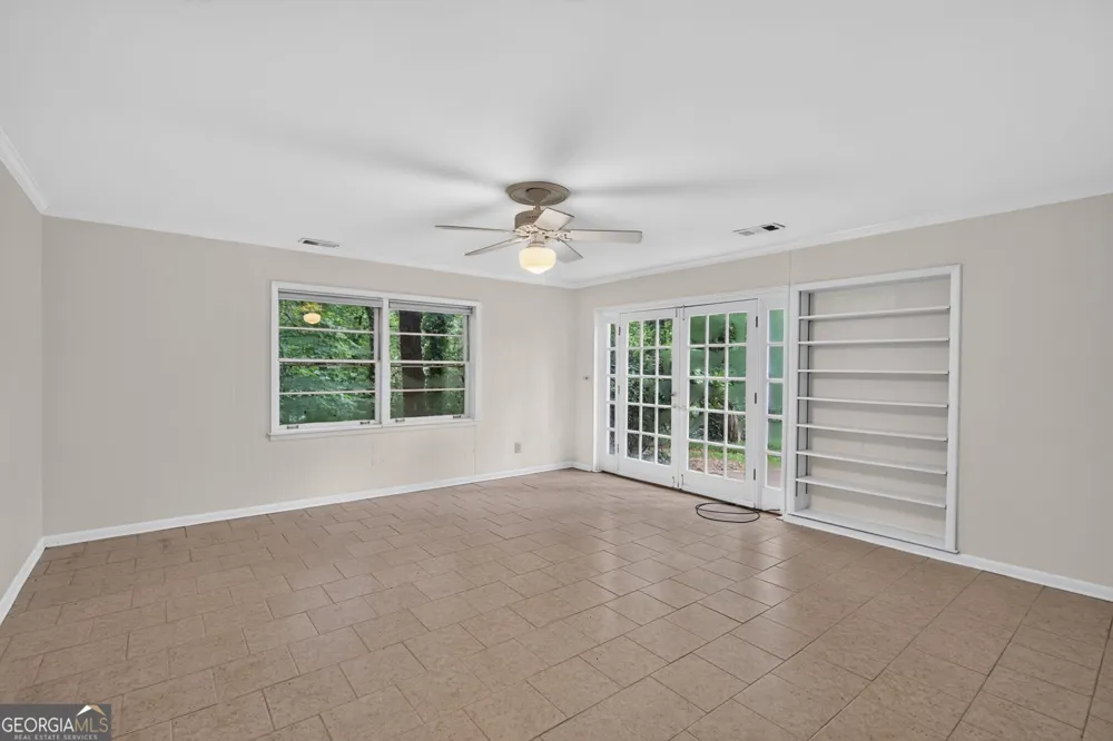 5274 Powers Ferry RD NW Sandy Springs, GA 30327