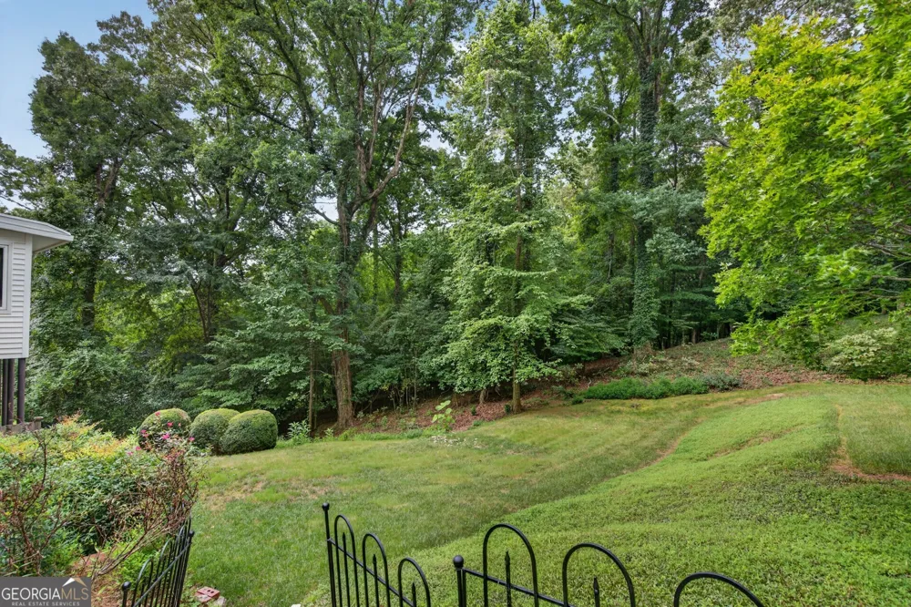 5274 Powers Ferry RD NW Sandy Springs, GA 30327