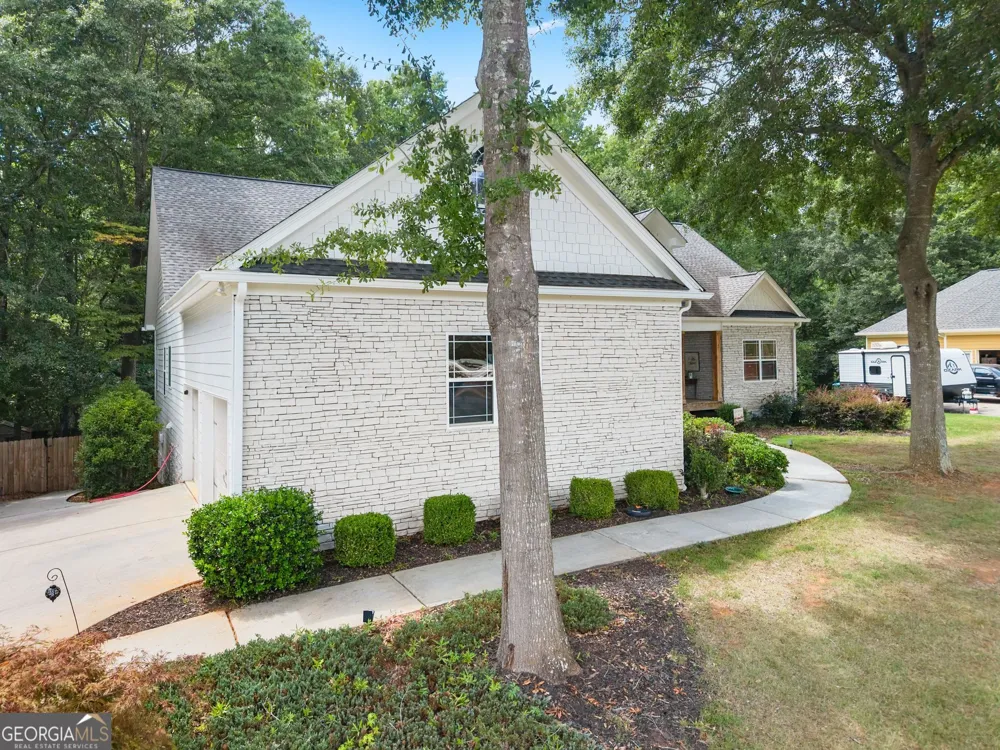 860 Lakeview DR Commerce, GA 30529