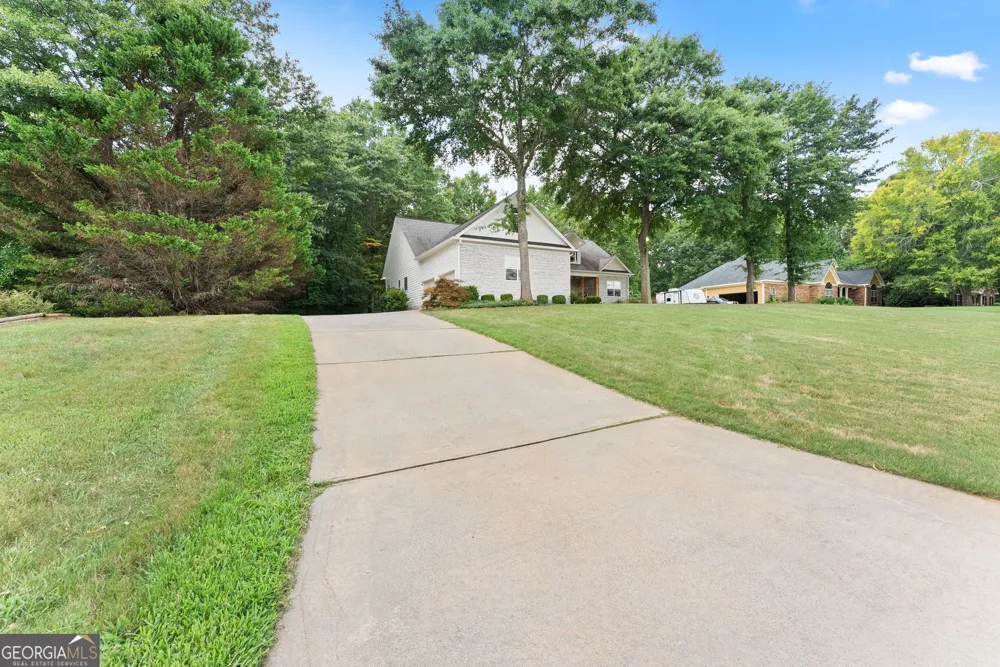860 Lakeview DR Commerce, GA 30529