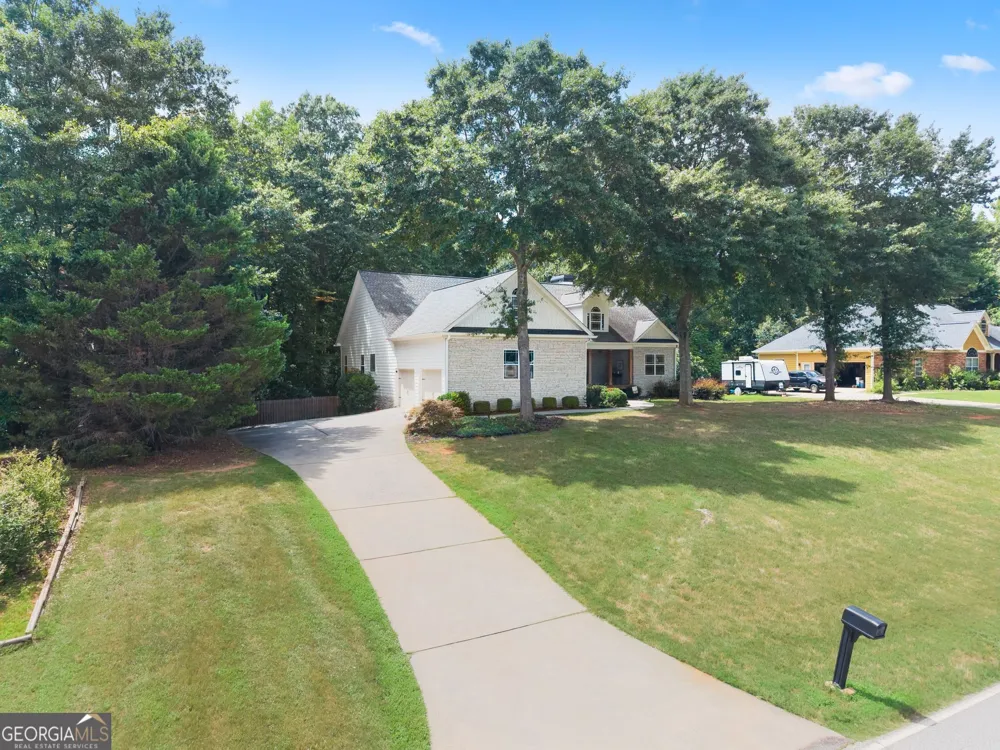 860 Lakeview DR Commerce, GA 30529