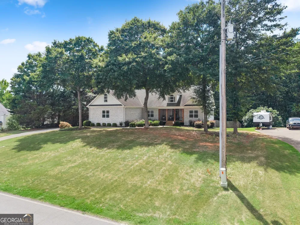 860 Lakeview DR Commerce, GA 30529