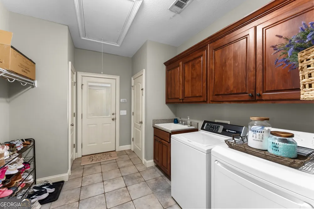 860 Lakeview DR Commerce, GA 30529