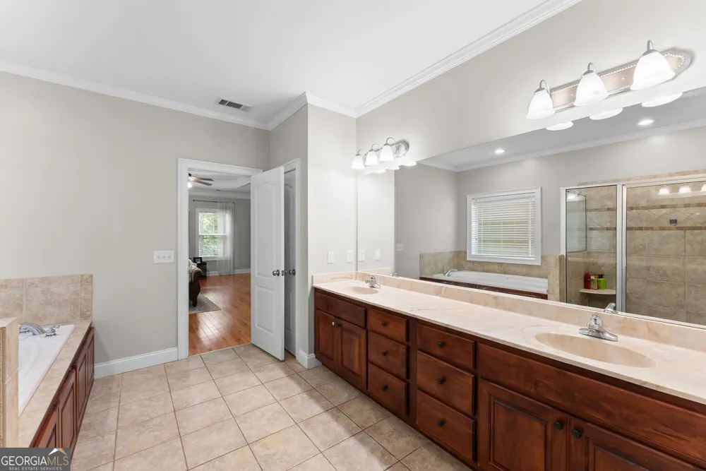 860 Lakeview DR Commerce, GA 30529