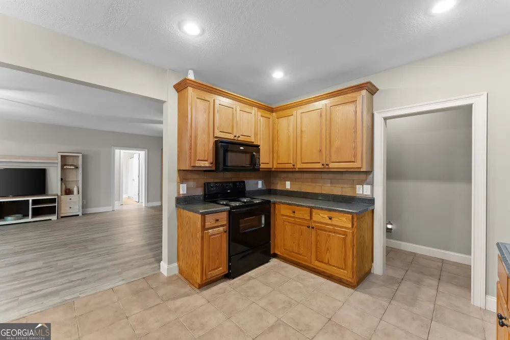 860 Lakeview DR Commerce, GA 30529