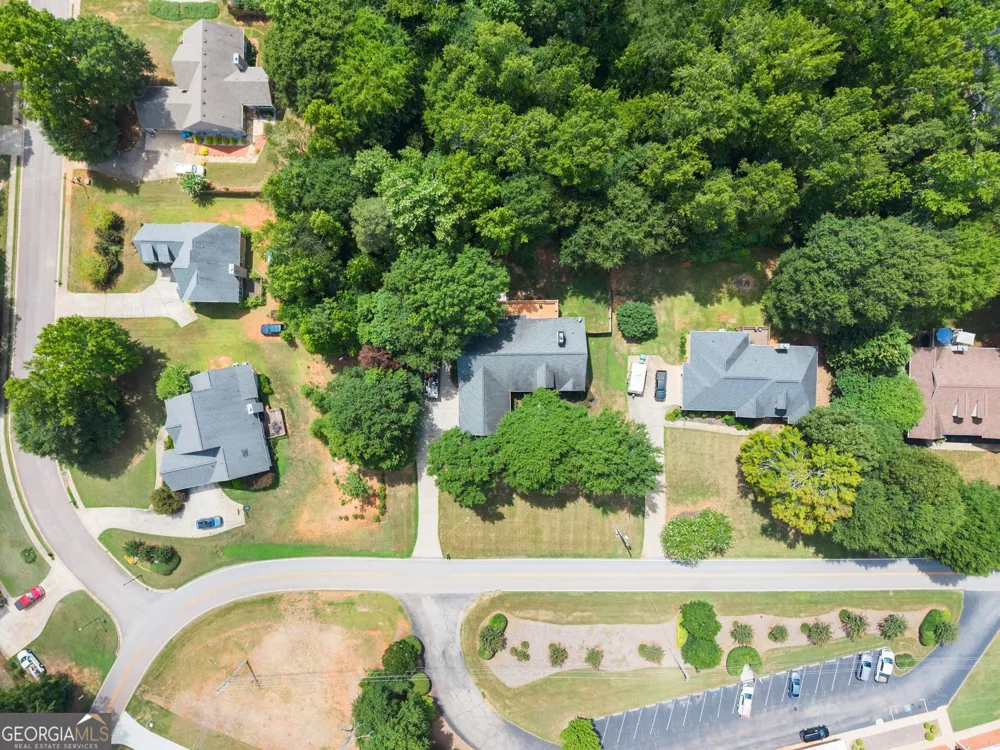 860 Lakeview DR Commerce, GA 30529