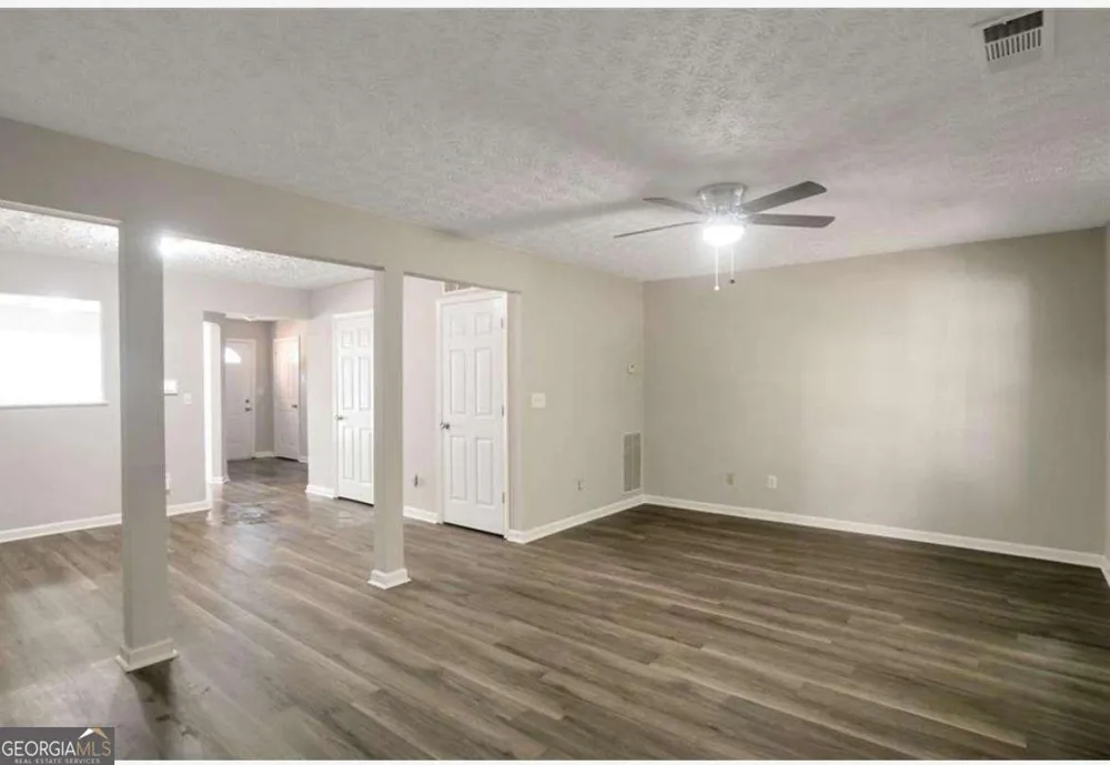 3833 Waldrop LN Decatur, GA 30034