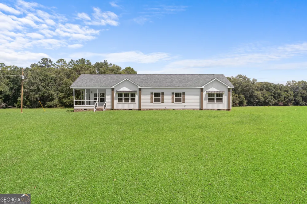 562 Sinkhole RD Register, GA 30452