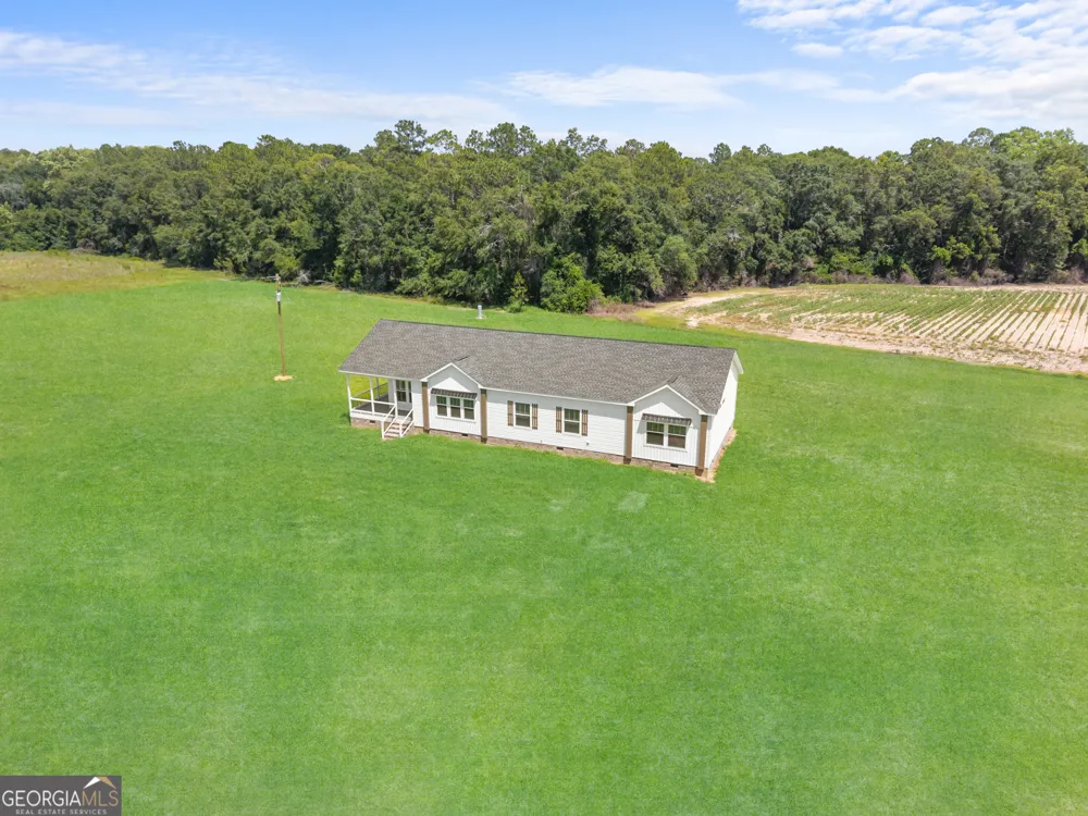 562 Sinkhole RD Register, GA 30452