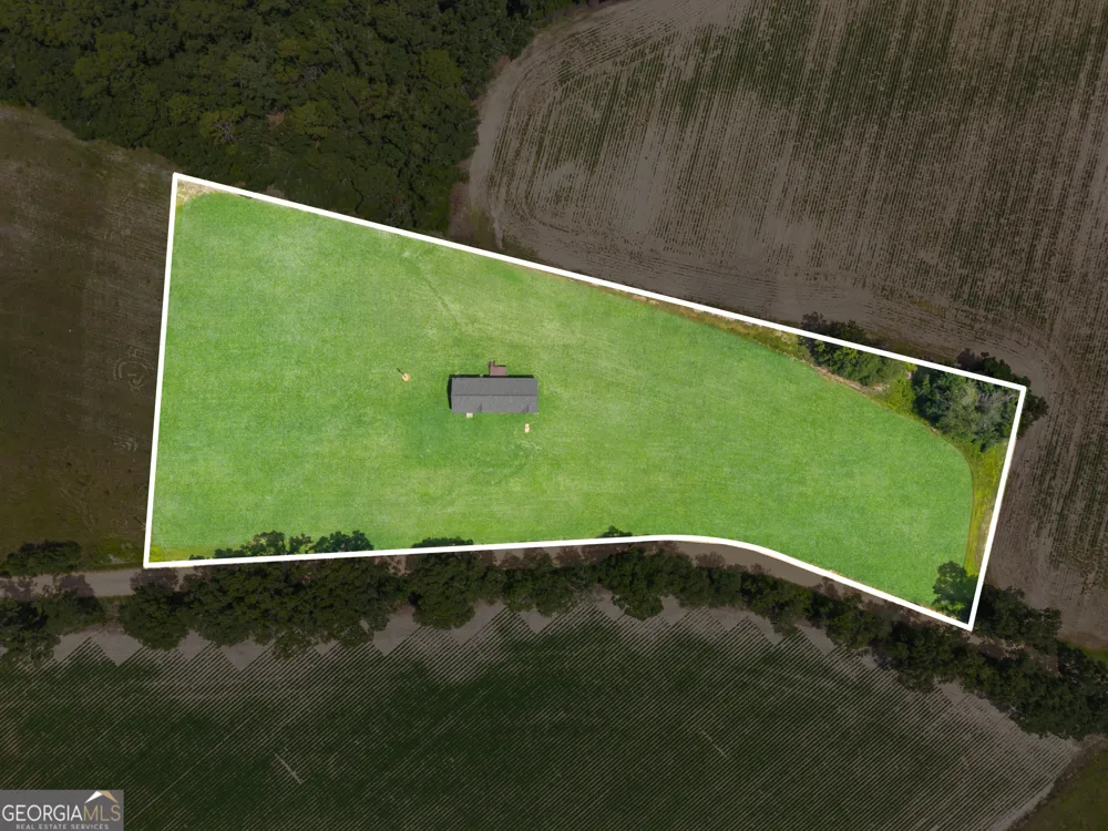 562 Sinkhole RD Register, GA 30452