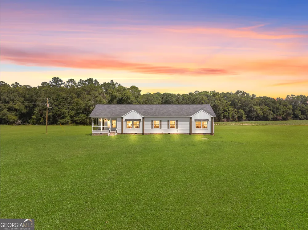 562 Sinkhole RD Register, GA 30452