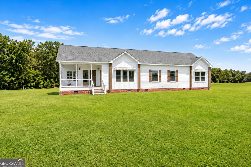 562 Sinkhole RD Register, GA 30452