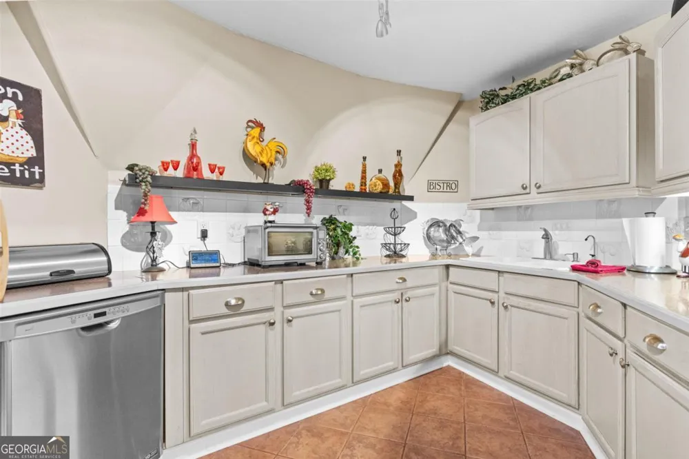 1251 White Oak DR White Plains, GA 30678