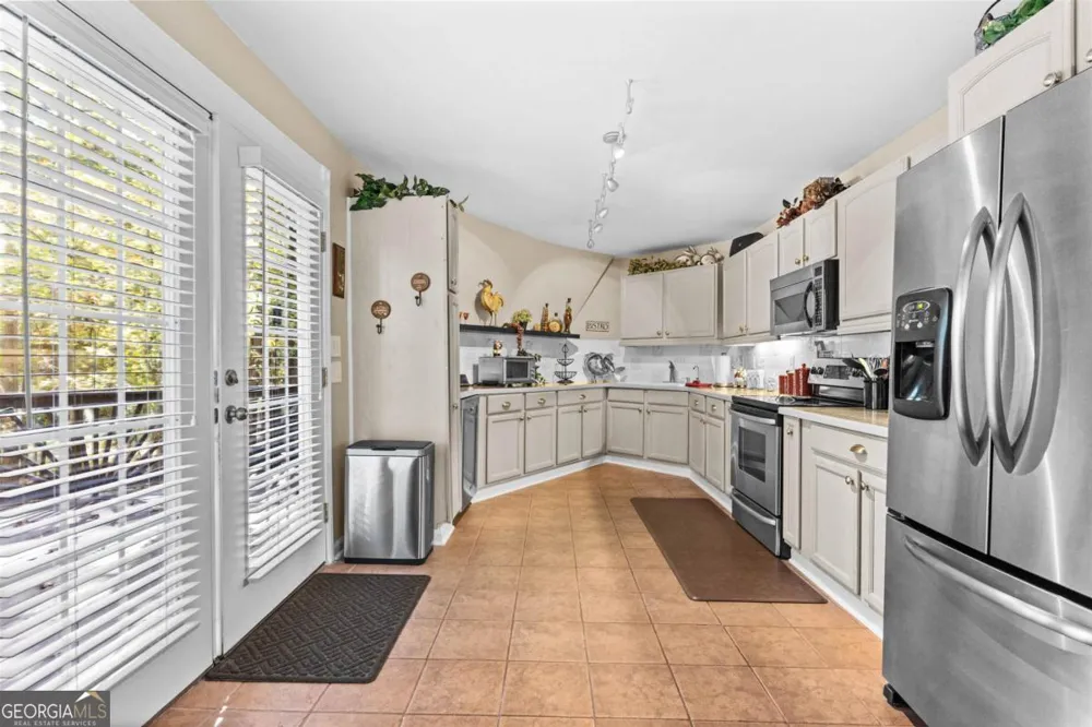 1251 White Oak DR White Plains, GA 30678