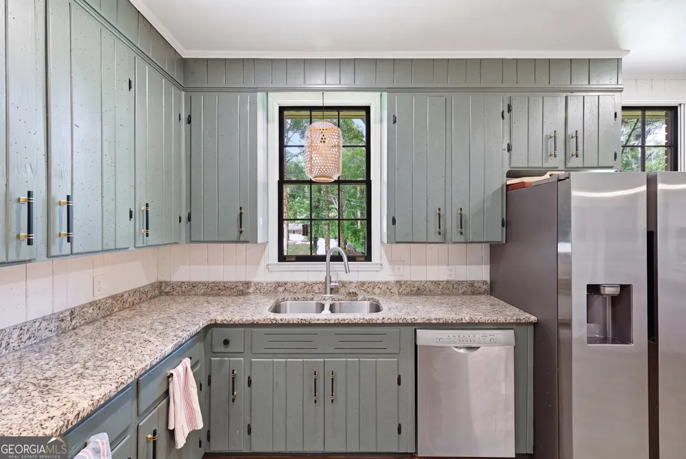 1223 Rosedale ST Toccoa, GA 30577