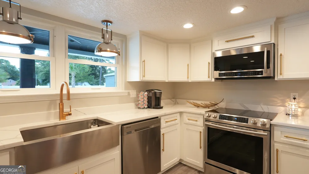 712 Old Waynesville RD Jesup, GA 31546