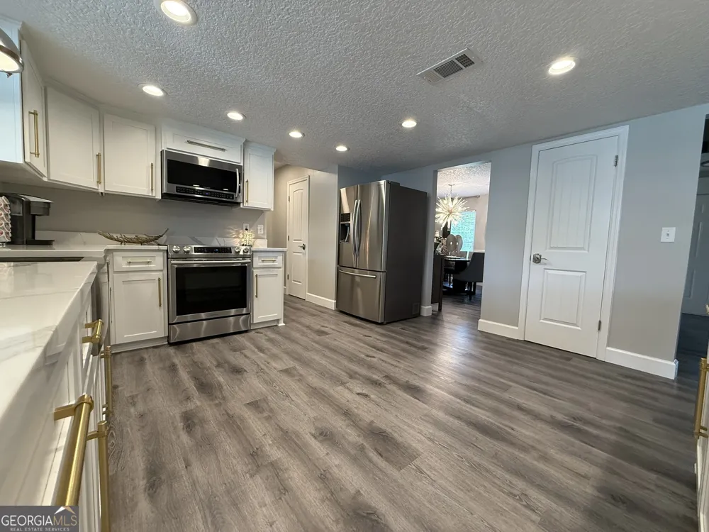 712 Old Waynesville RD Jesup, GA 31546