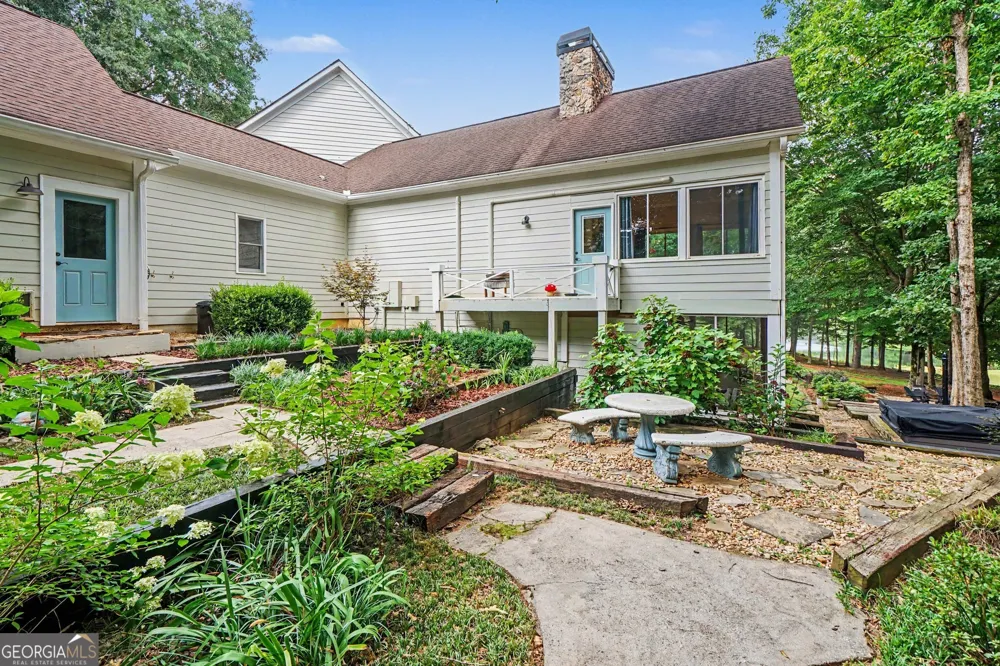 1790 Lipscomb Lake RD Pendergrass, GA 30567