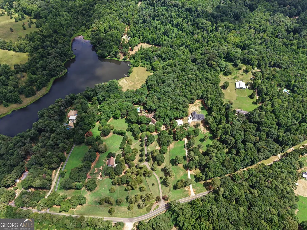 1790 Lipscomb Lake RD Pendergrass, GA 30567