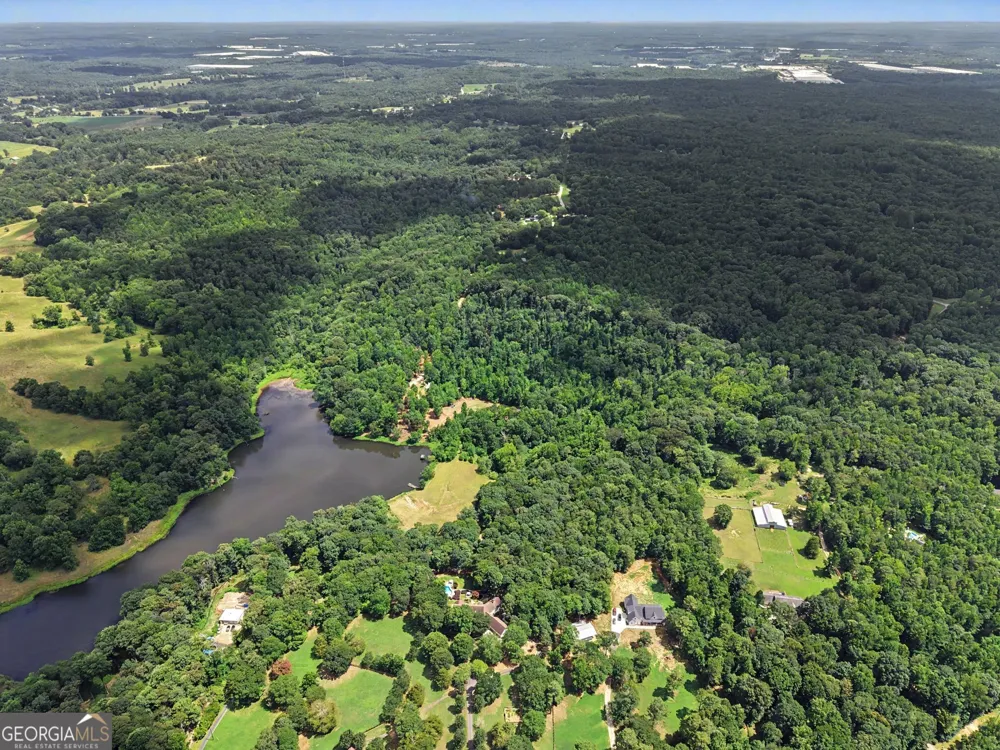 1790 Lipscomb Lake RD Pendergrass, GA 30567
