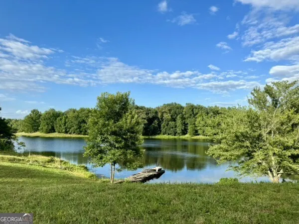 1790 Lipscomb Lake RD Pendergrass, GA 30567