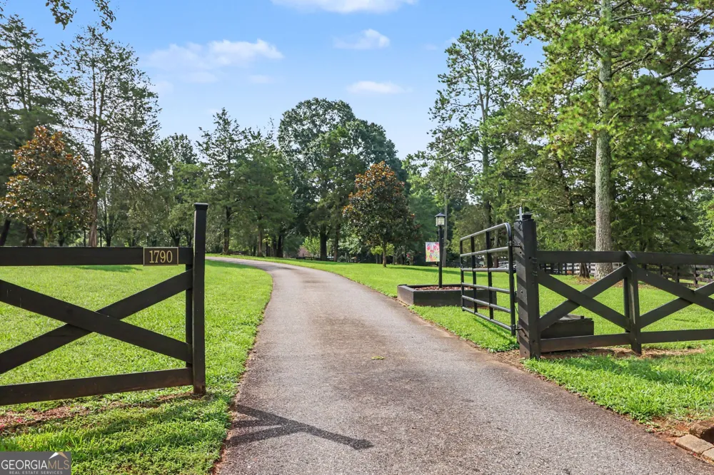 1790 Lipscomb Lake RD Pendergrass, GA 30567
