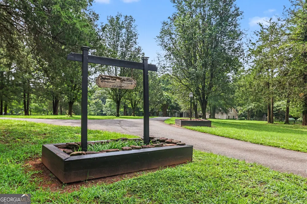 1790 Lipscomb Lake RD Pendergrass, GA 30567
