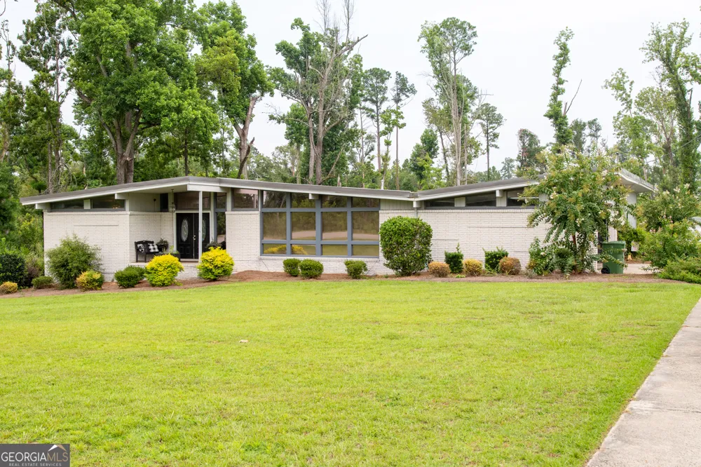96 N Gill ST Hazlehurst, GA 31539