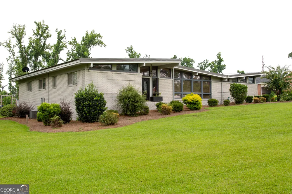 96 N Gill ST Hazlehurst, GA 31539