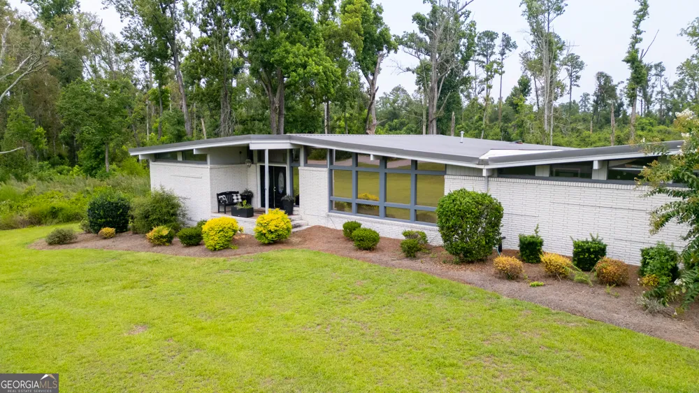96 N Gill ST Hazlehurst, GA 31539