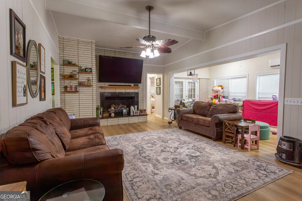 96 N Gill ST Hazlehurst, GA 31539