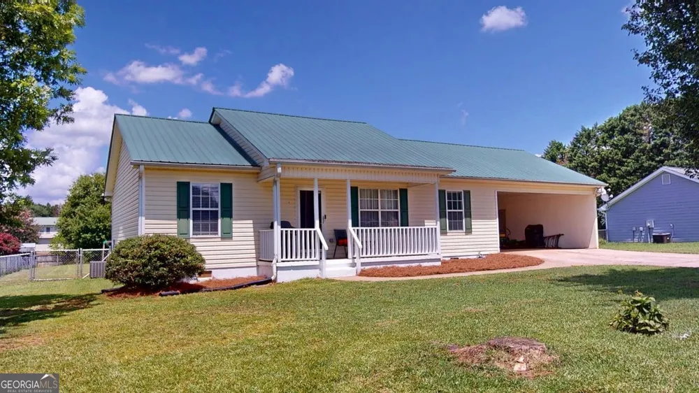 2124 Broad ST Statham, GA 30666