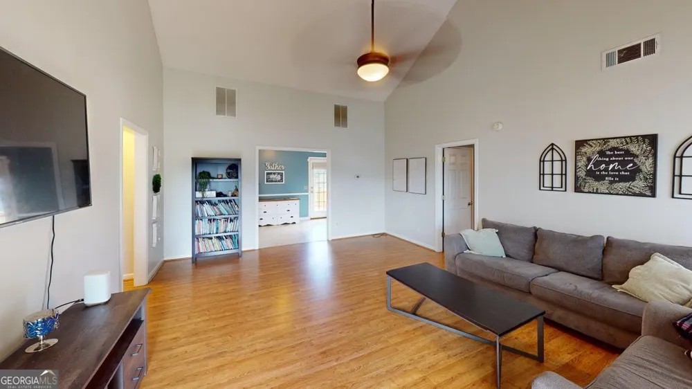 2124 Broad ST Statham, GA 30666