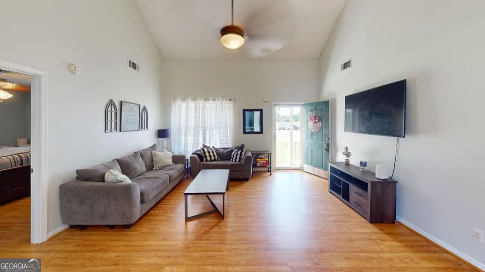 2124 Broad ST Statham, GA 30666