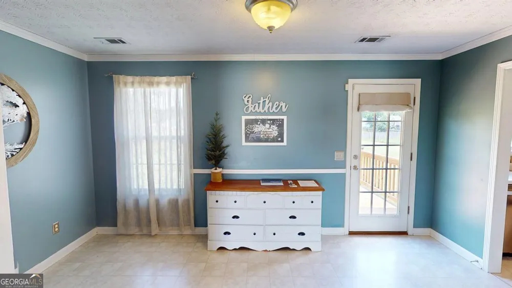 2124 Broad ST Statham, GA 30666
