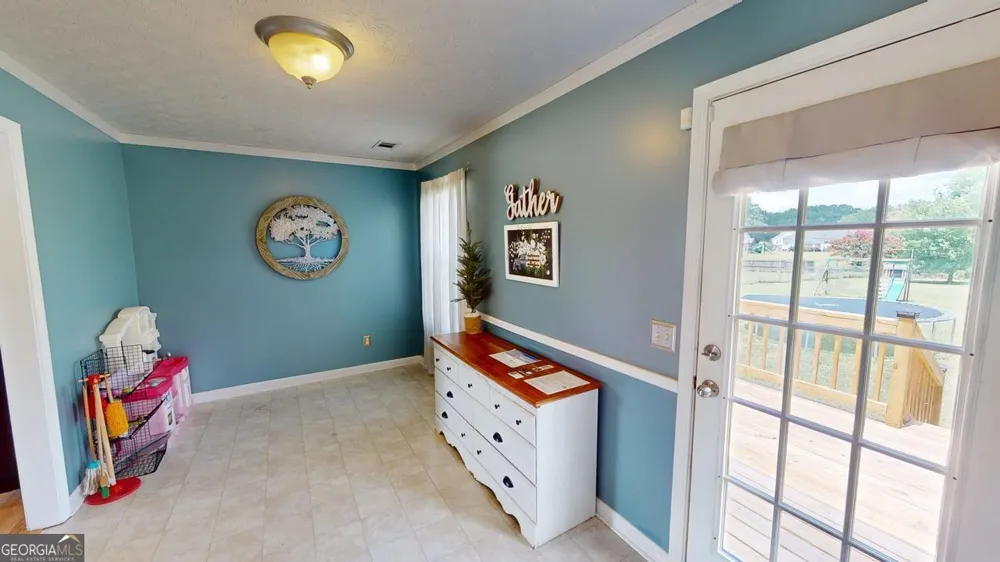 2124 Broad ST Statham, GA 30666