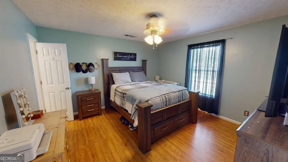 2124 Broad ST Statham, GA 30666