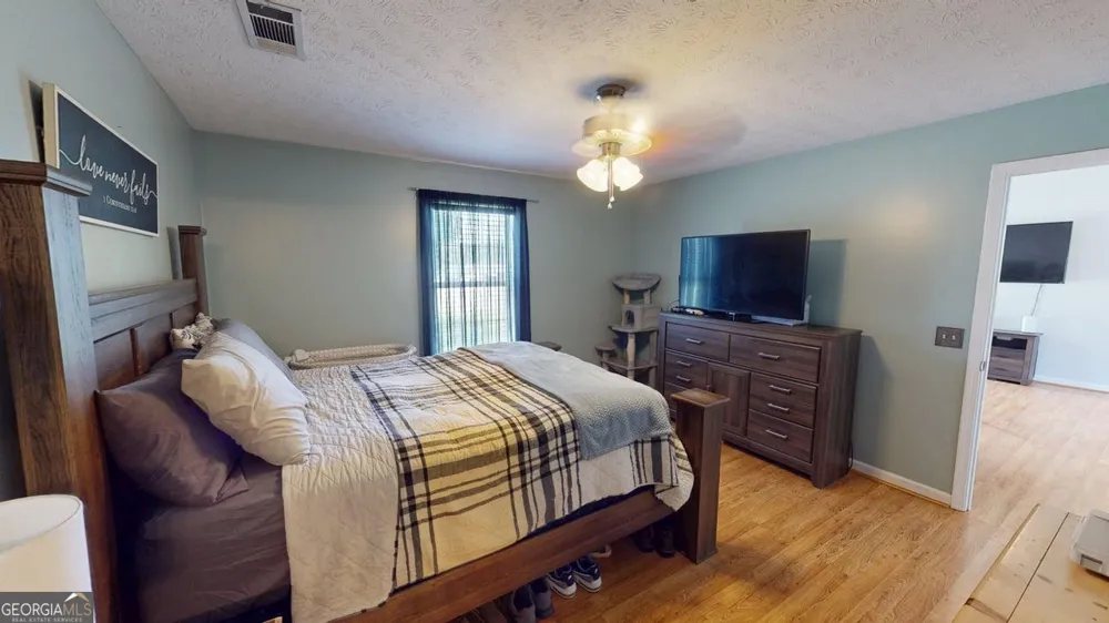 2124 Broad ST Statham, GA 30666