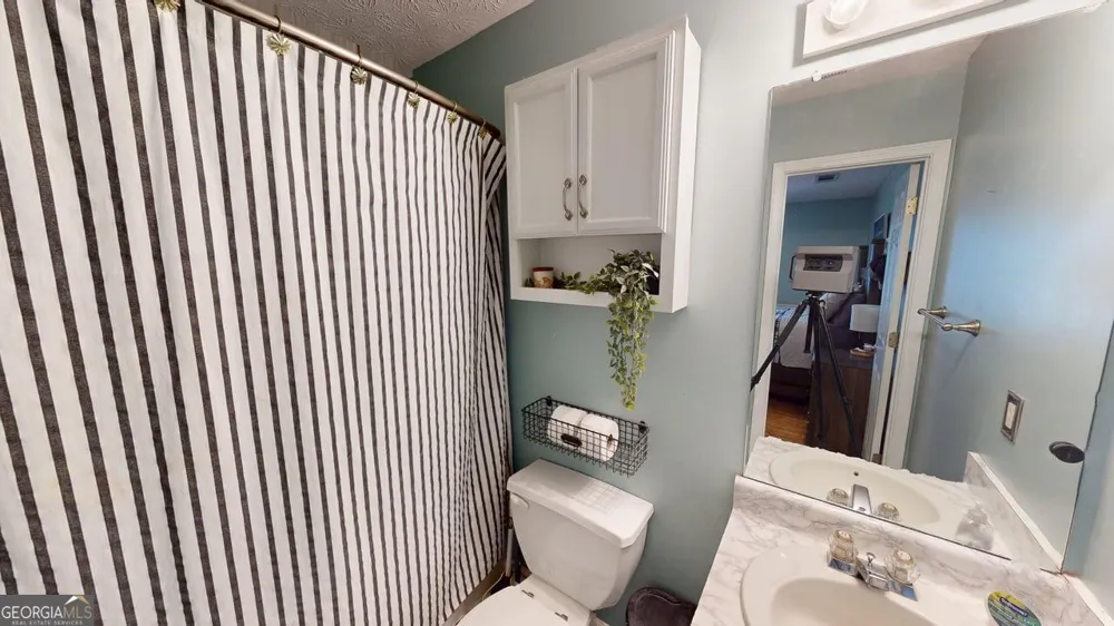 2124 Broad ST Statham, GA 30666