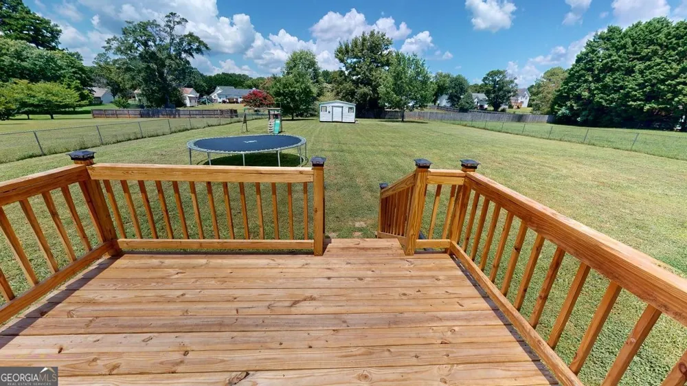 2124 Broad ST Statham, GA 30666