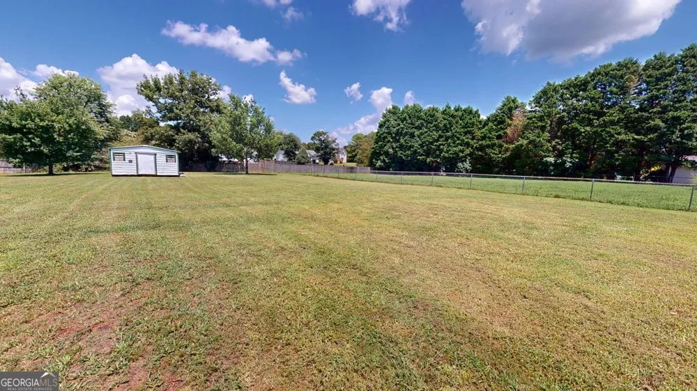 2124 Broad ST Statham, GA 30666