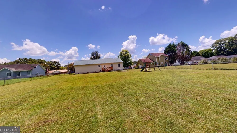 2124 Broad ST Statham, GA 30666