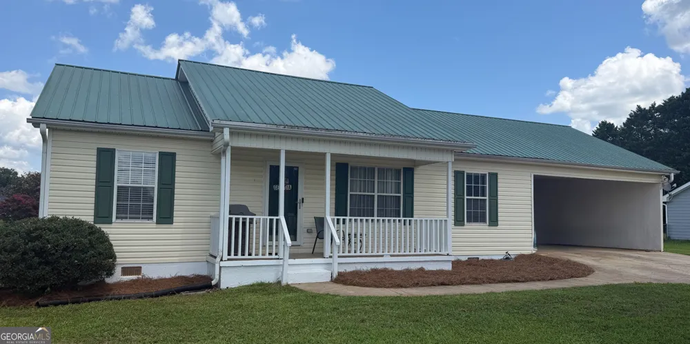 2124 Broad ST Statham, GA 30666