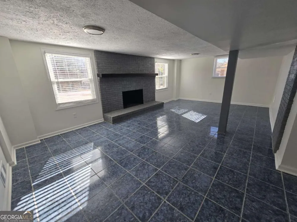 4675 Lincoln WAY SW Lilburn, GA 30047