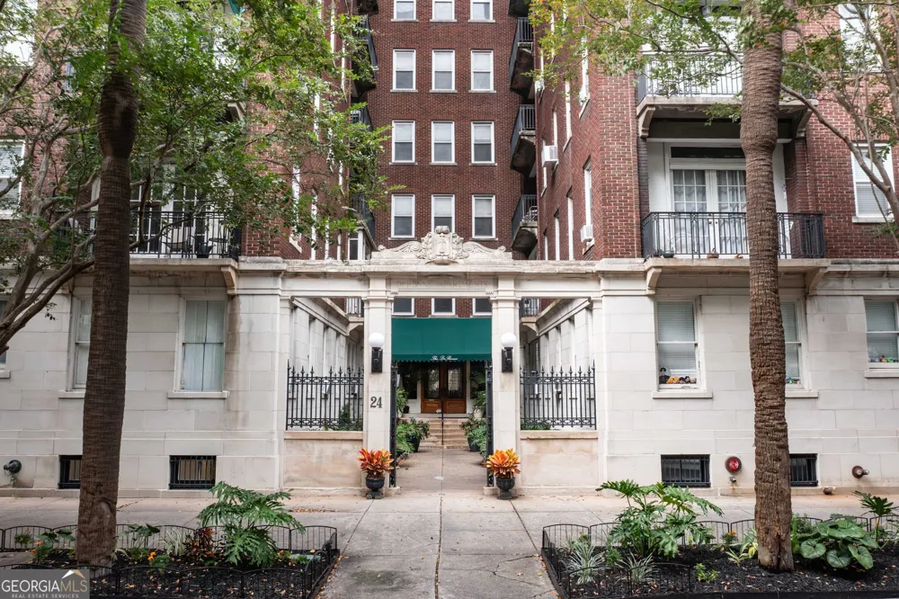 24 E Liberty ST Savannah, GA 31401