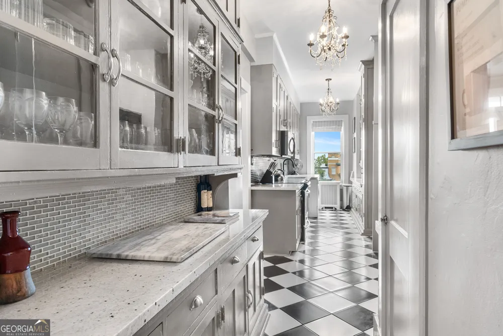 24 E Liberty ST Savannah, GA 31401